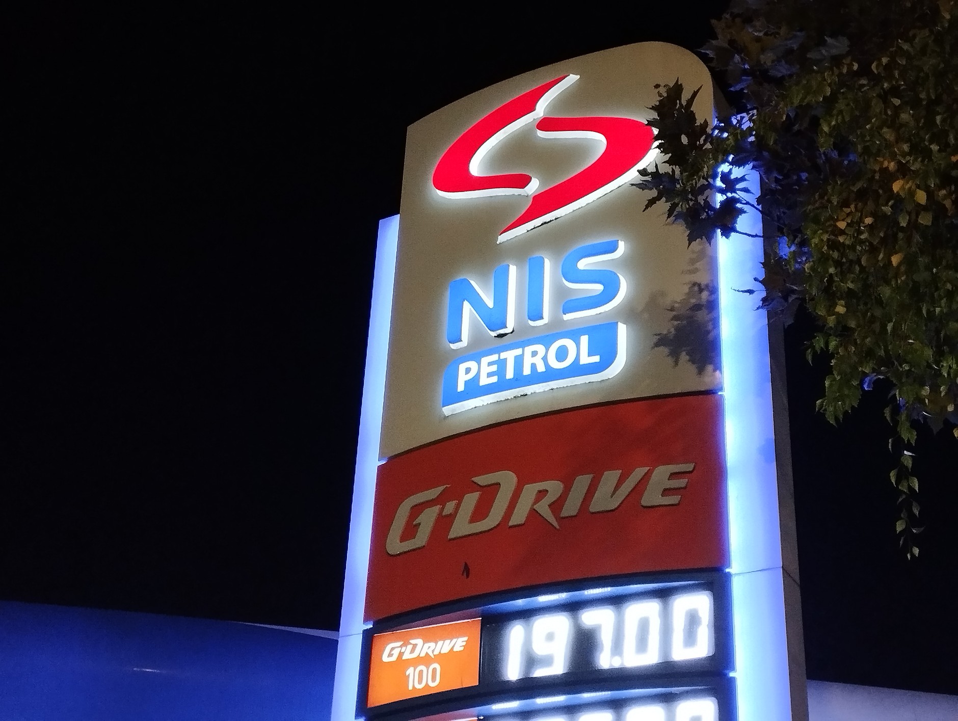 Stacja paliw NIS w mieście Sremska Mitrovica