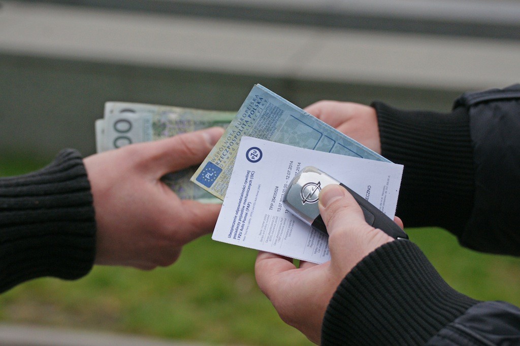 Sprzedajesz auto. A co z polisą OC?