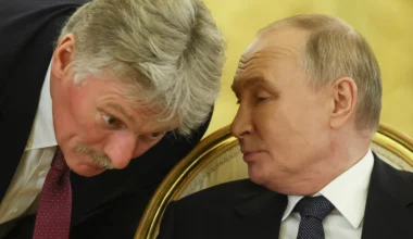 Prezydent Rosji Władimir Putin i rzecznik Kremla Dmitrij Pieskow