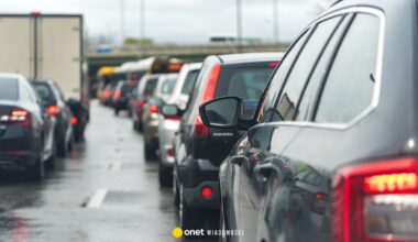 Zderzenie czterech aut na S8. Poważne utrudnienia dla kierowców - Onet Wiadomości