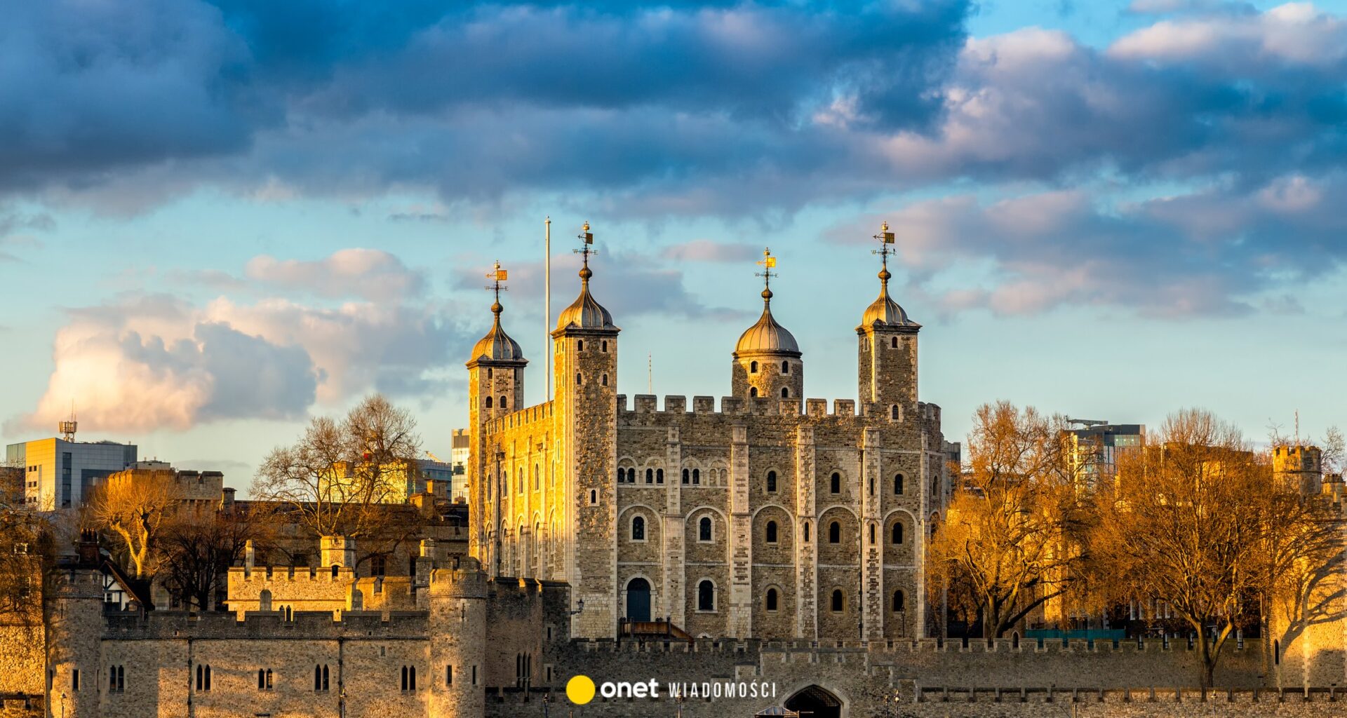 Atak na gablotę z klejnotami koronnymi. Tower of London zamknięta