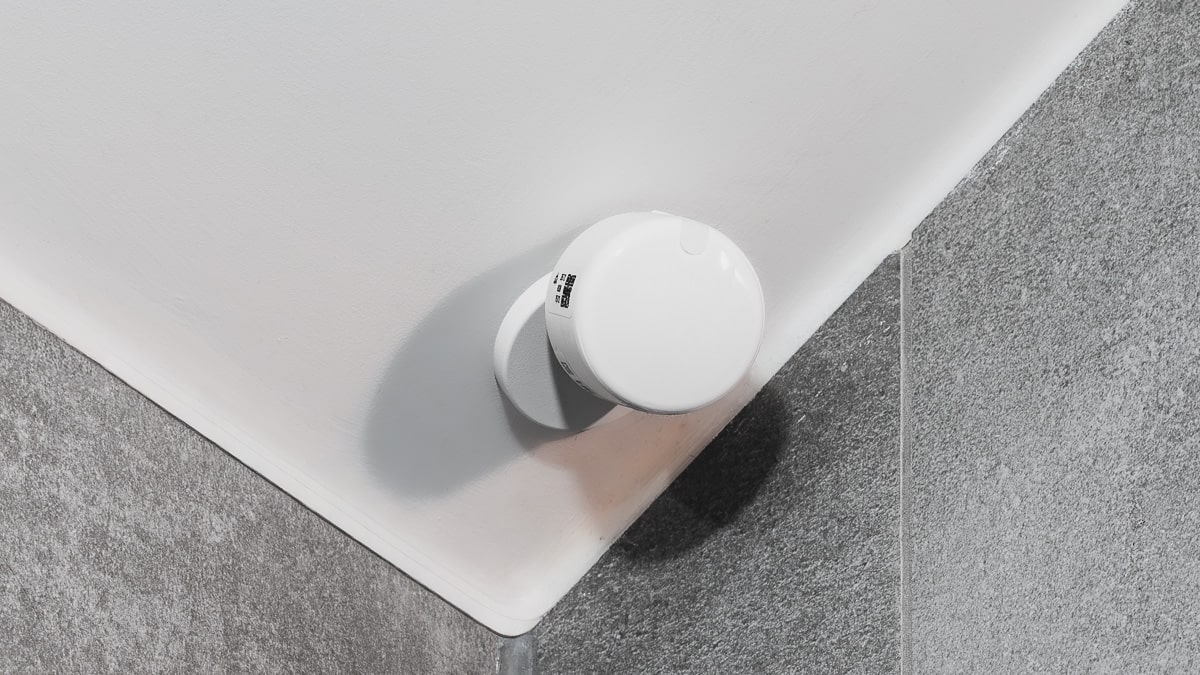 Czujnik, na który czeka tłum smart homiarzy. Siedzę w toalecie i testuję