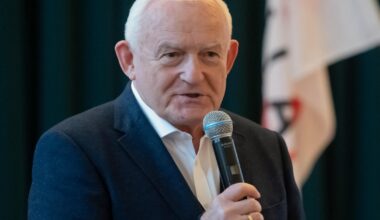 Leszek Miller dał Donaldowi Tuskowi radę. Tak zareagował premier