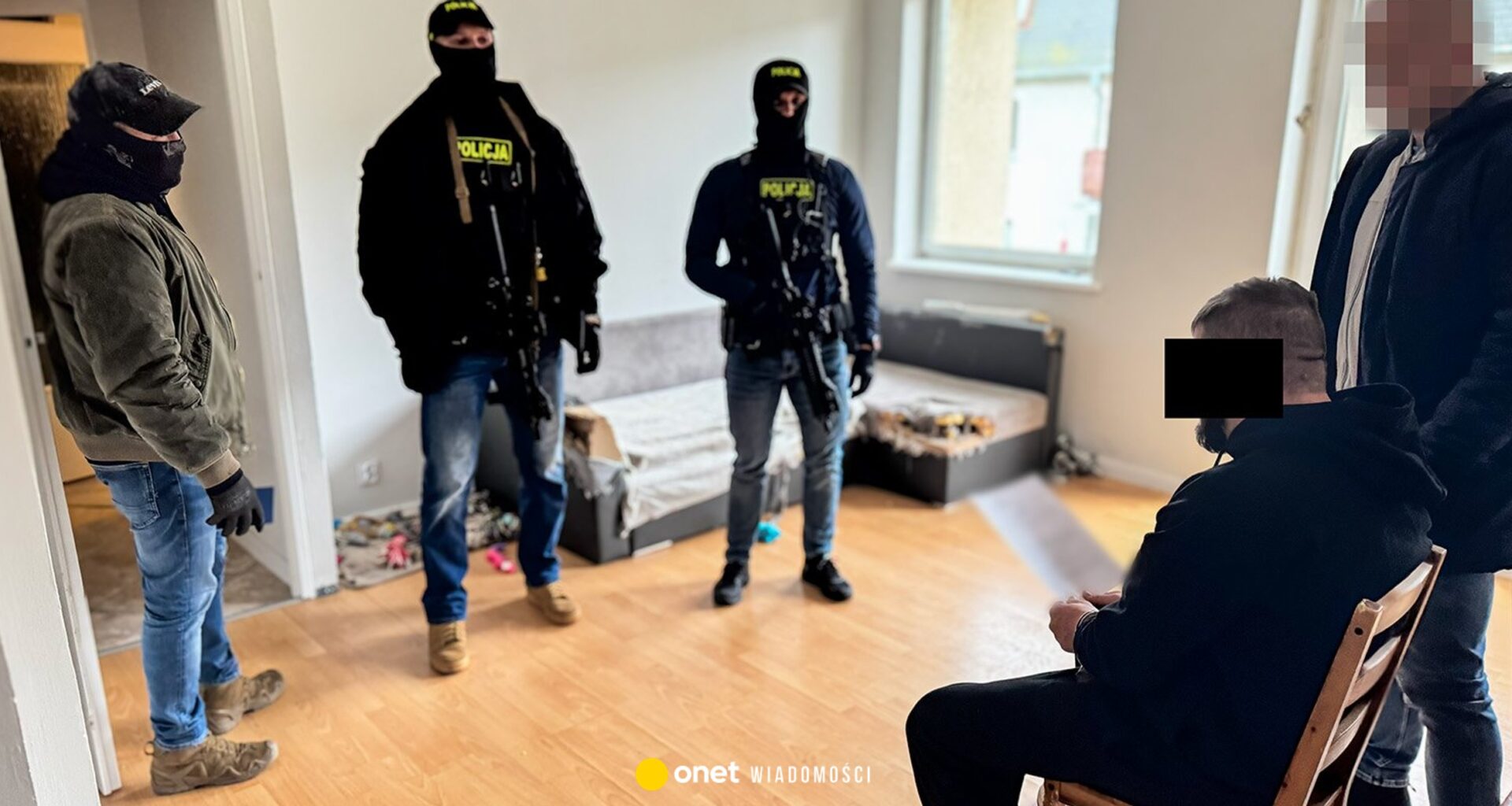 Próbowali zmusić biznesmena do przepisania na nich działki za 12 mln zł. Akcja CBŚP [WIDEO]