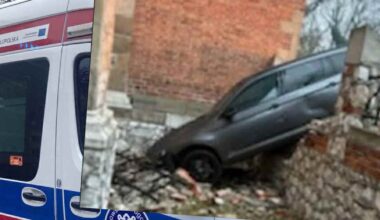 Obcokrajowiec wjechał w zabytkowy kościół w Krakowie