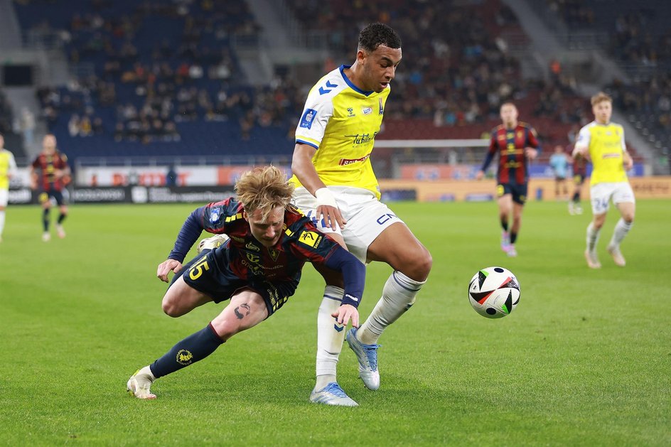 Bright Ede (w żółtej koszulce)