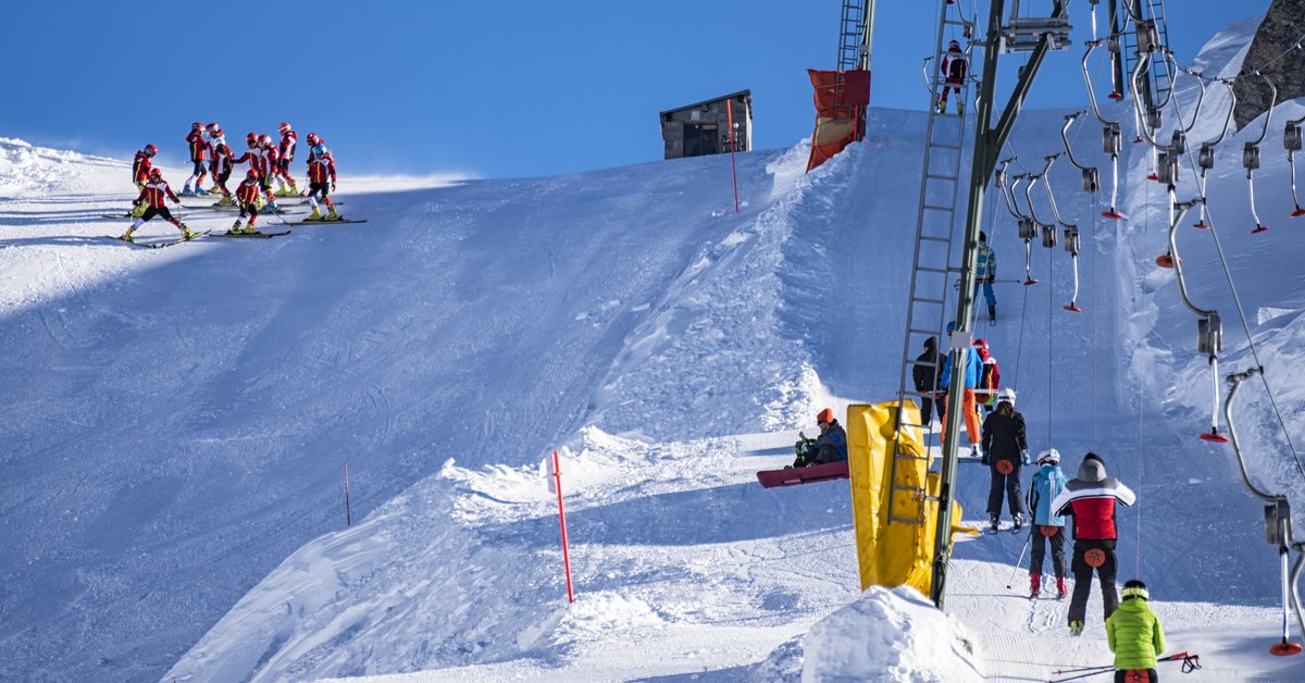 Setka narciarzy uwięziona w Alpach. Wśród rannych dziecko