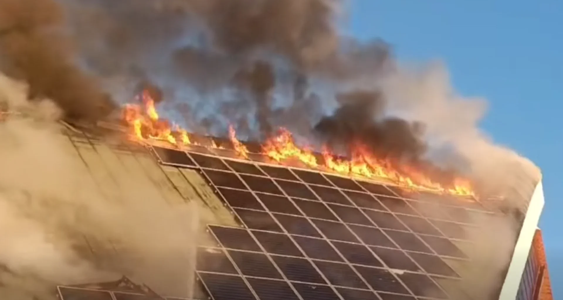 Pożar kościoła w Lublinie. 80 strażaków od rana gasi ogień - naTemat.pl