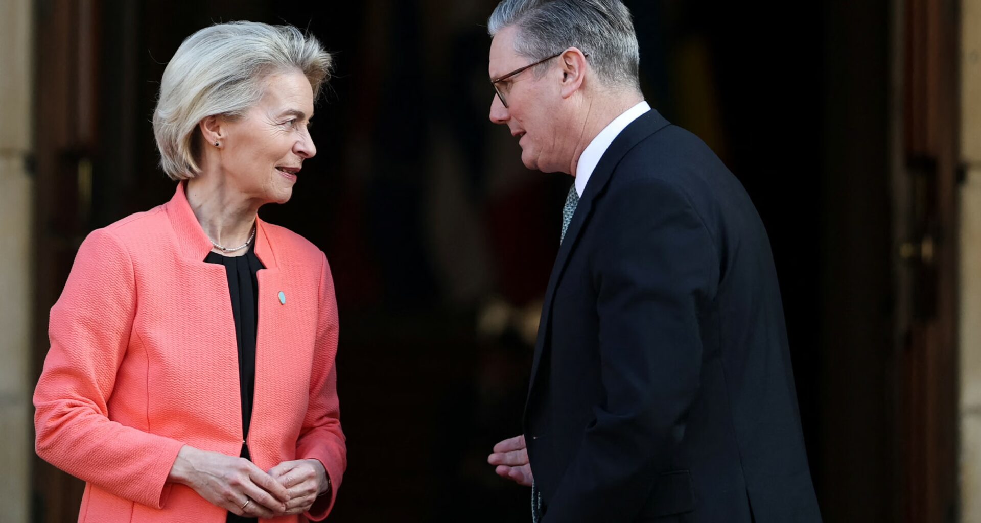 Ursula von der Leyen i Keir Starmer