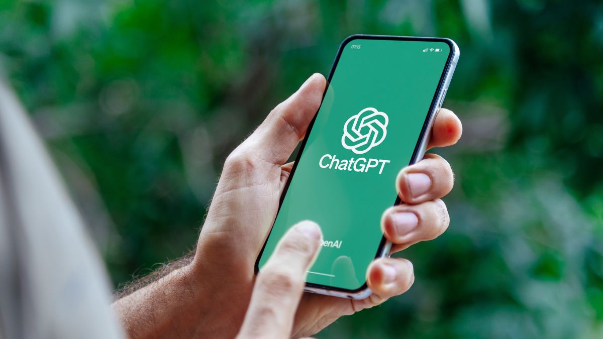 ChatGPT powoli oddaje koronę. Jest nowy król czatbotów