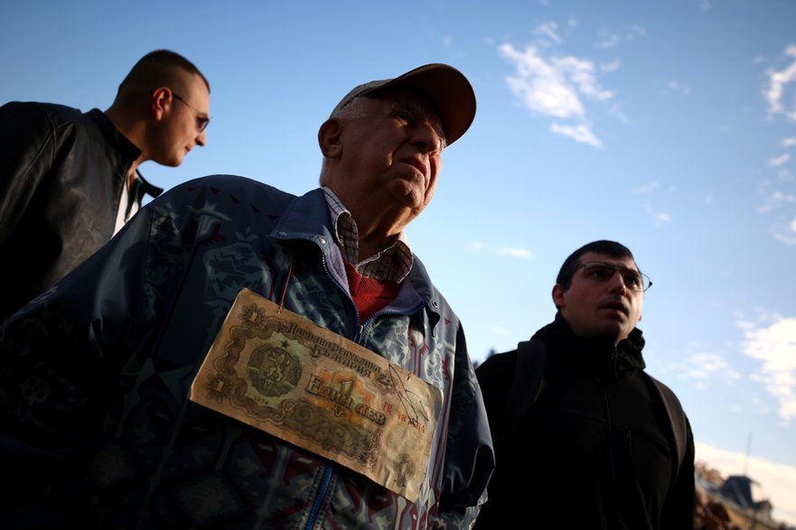 Uczestnicy protestu przeciwko przyjęciu euro, Sofia, 3 listopada 2025 r.