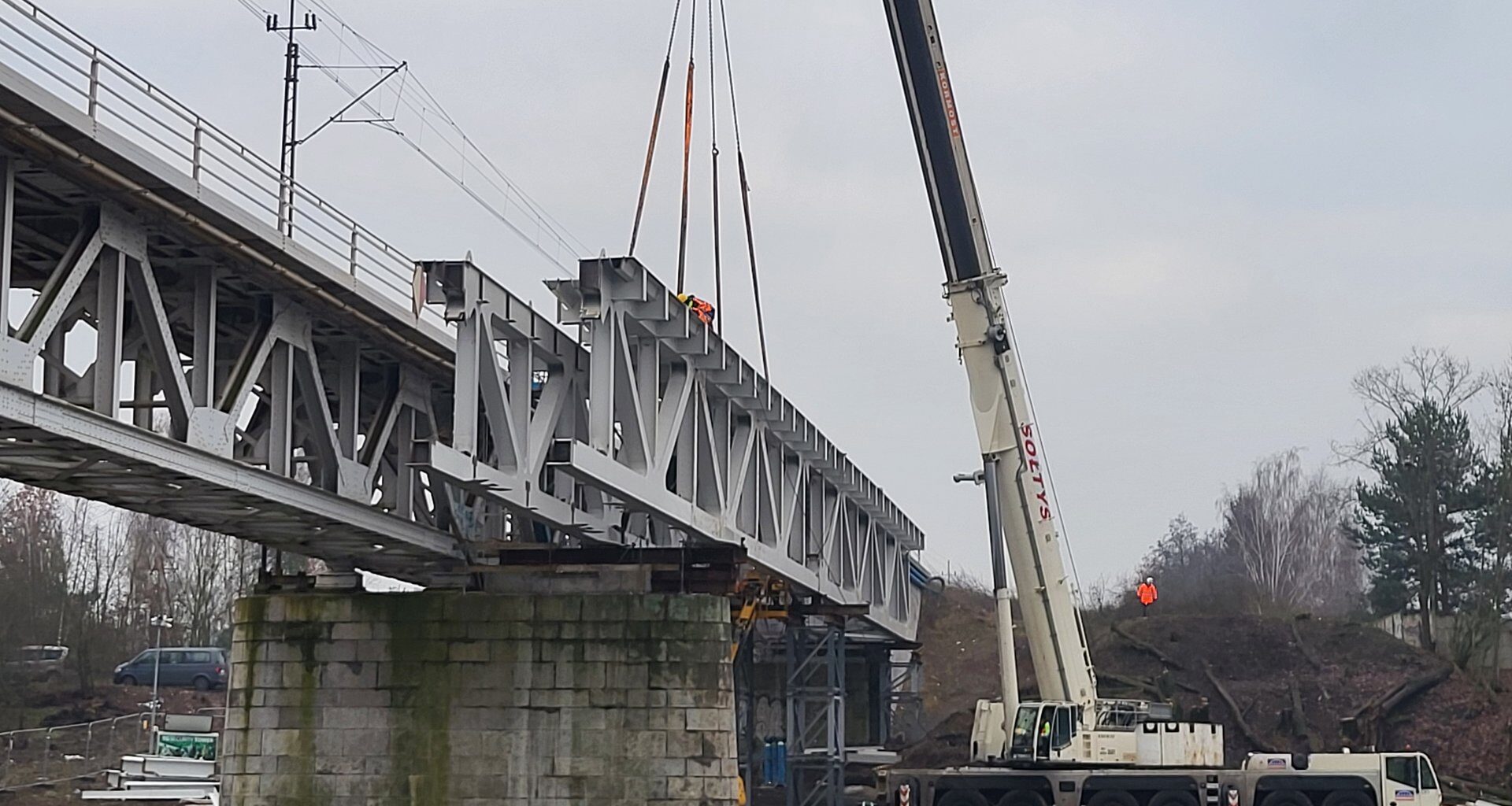 Rusza montaż drugiej nitki mostu kolejowego w Obornikach. Kluczowy etap inwestycji za 100 mln zł