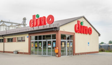 Od dzisiaj w Dino przecena z 19,99 zł na 3,99 zł. Klienci ładują do wózków :: RMF FM