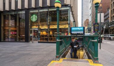 Starbucks opuszcza Nowy Jork i Los Angeles. Sieć zamknie 400 kawiarni