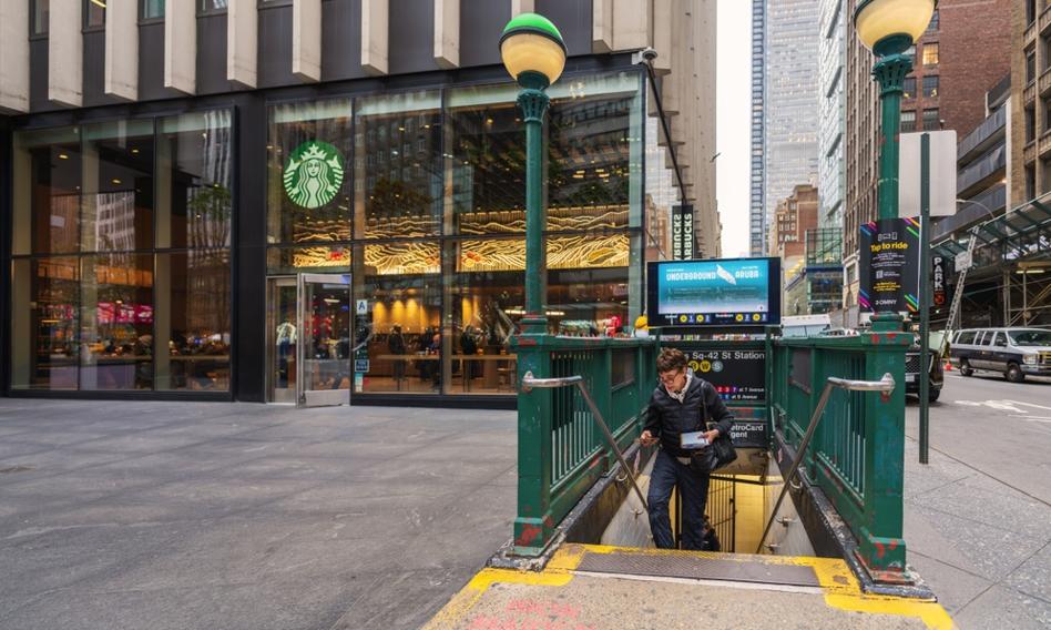 Starbucks opuszcza Nowy Jork i Los Angeles. Sieć zamknie 400 kawiarni