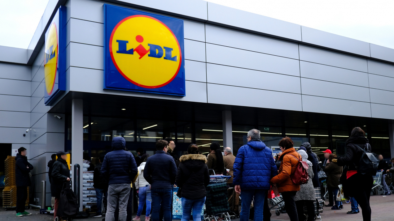 Tylko dzisiaj w Lidlu „1+1 gratis”. Klienci ładują do wózków :: RMF FM