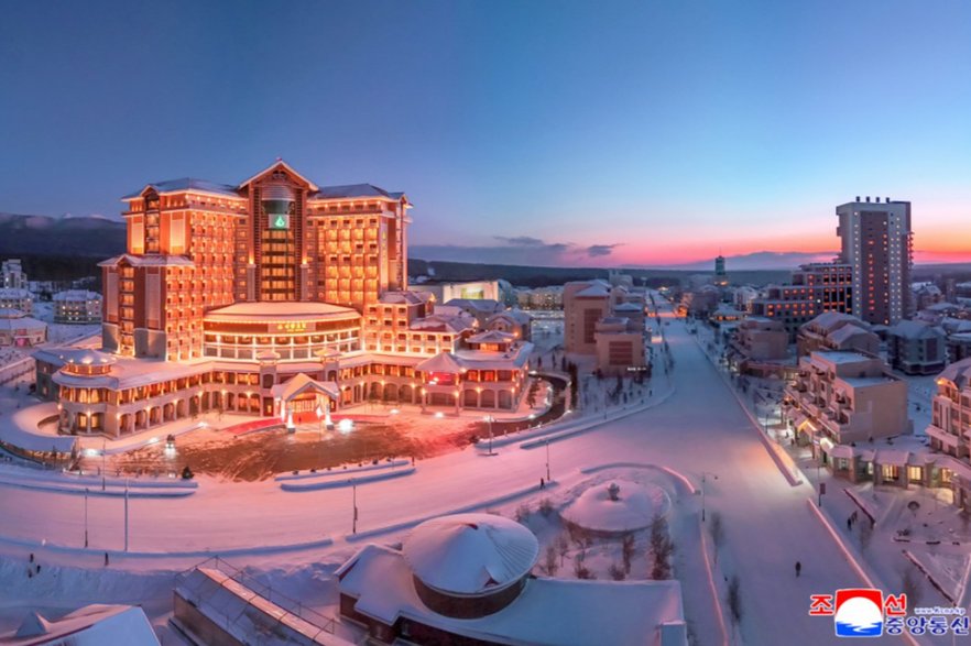 Nowe hotele otwarte w ośrodku turystycznym Samjiyon w KRLD