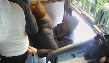Okradł kobietę w autobusie i przesiadł się do innego, myśląc, że pozostanie niezauważony