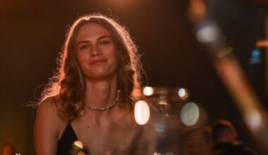 Z identycznym wynikiem jak Polka (2,00 m) złoty medal MŚ w Tokio wywalczyła Australijka Nicola Olyslagers. Brąz przypadł ex aequo Ukraince Jarosławie Mahuczich i Serbce Angelinie Topić (obie 1,97 m).