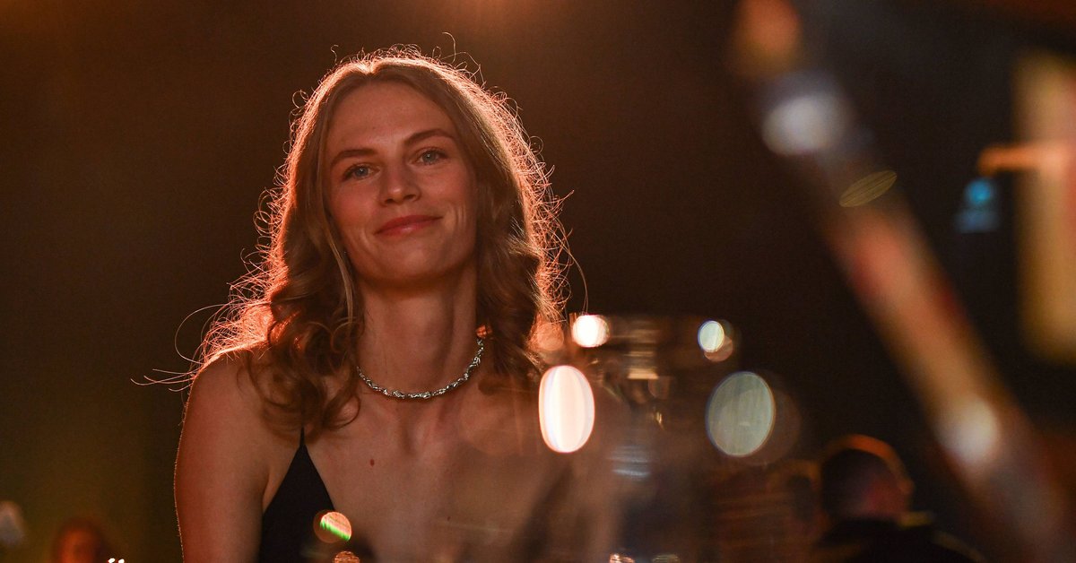 Z identycznym wynikiem jak Polka (2,00 m) złoty medal MŚ w Tokio wywalczyła Australijka Nicola Olyslagers. Brąz przypadł ex aequo Ukraince Jarosławie Mahuczich i Serbce Angelinie Topić (obie 1,97 m).