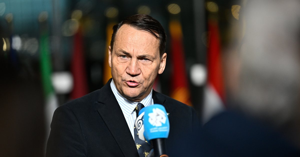 Radosław Sikorski po spotkaniu ministrów NATO. "Rada NATO-Rosja już nie istnieje"