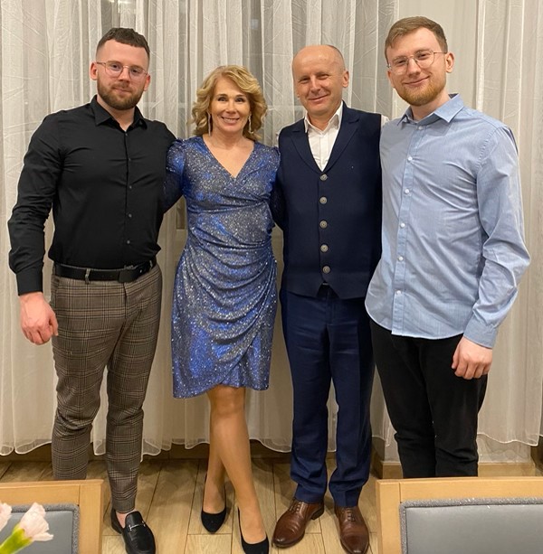 Pan Andrzej z żoną i synami