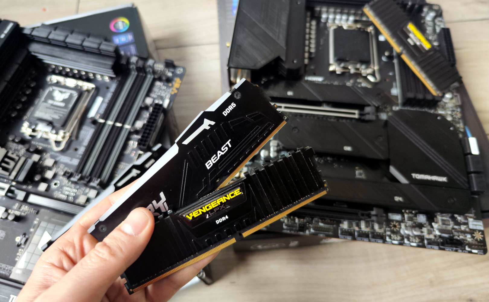 DDR4 zamiast drogich DDR5. Czy warto wybrać starsze pamięci RAM?