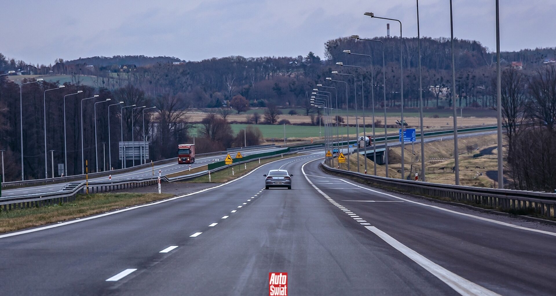 Ograniczenia dla kierowców ciężarówek w okresie świąteczno-noworocznym. Dni, wyjątki, kary