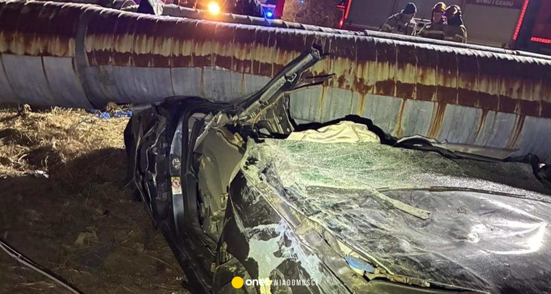 Pościg w Częstochowie. Wjechali w rury, 17-latka walczy o życie. "Po prostu by się ugotowali"