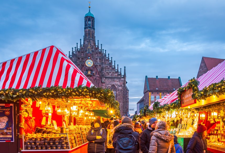Christkindlesmarkt, tradycyjny jarmark świąteczny w Norymberdze. Zdjęcie ilustracyjne 