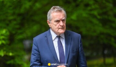 Piotr Gliński boi się szybkiej kolei? Jego słowa wywołały burzę. "Drezyna PLUS"