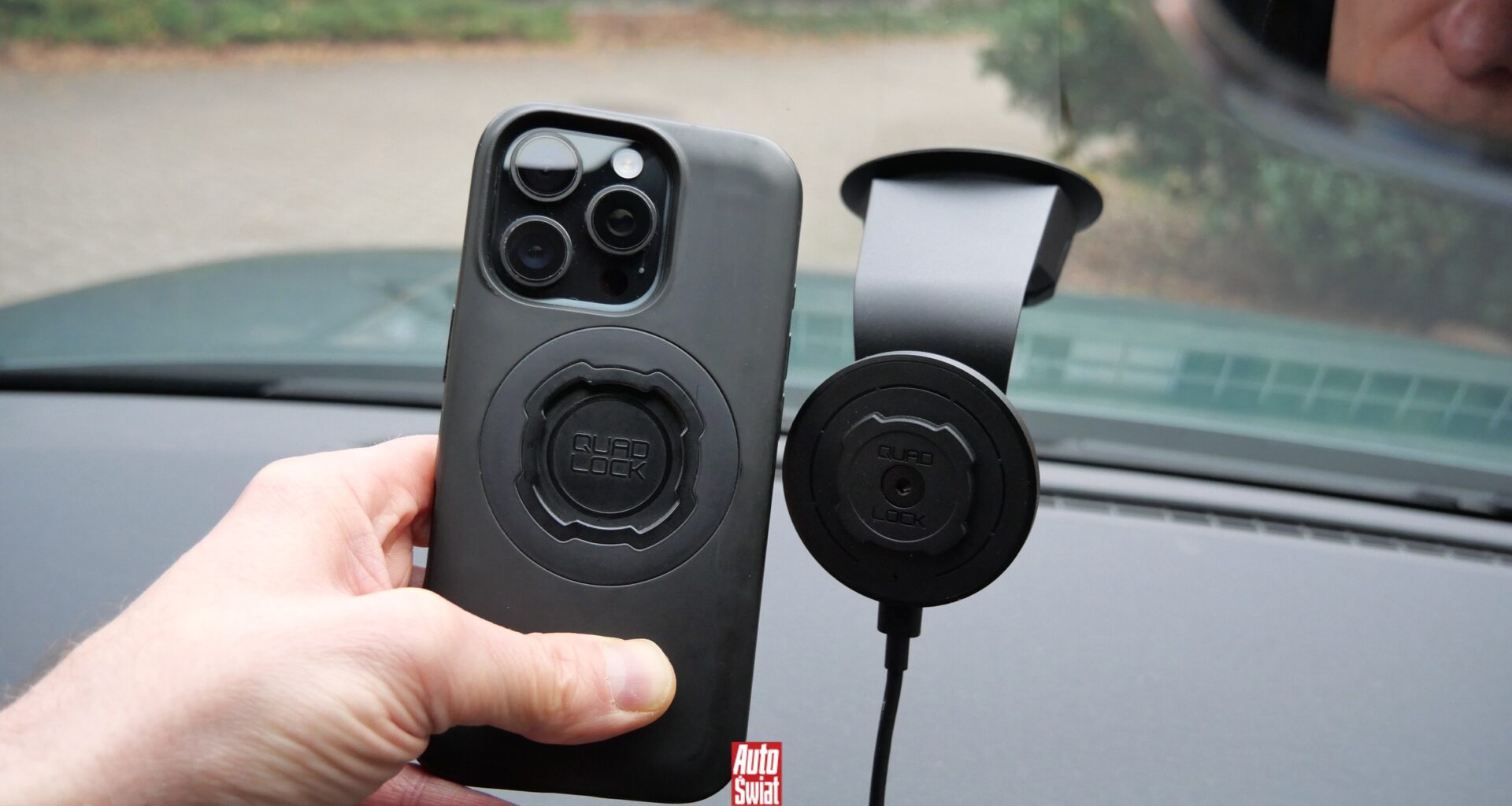 Czy to najlepszy samochodowy uchwyt na telefon? Quadlock jest drogi, ale robi robotę