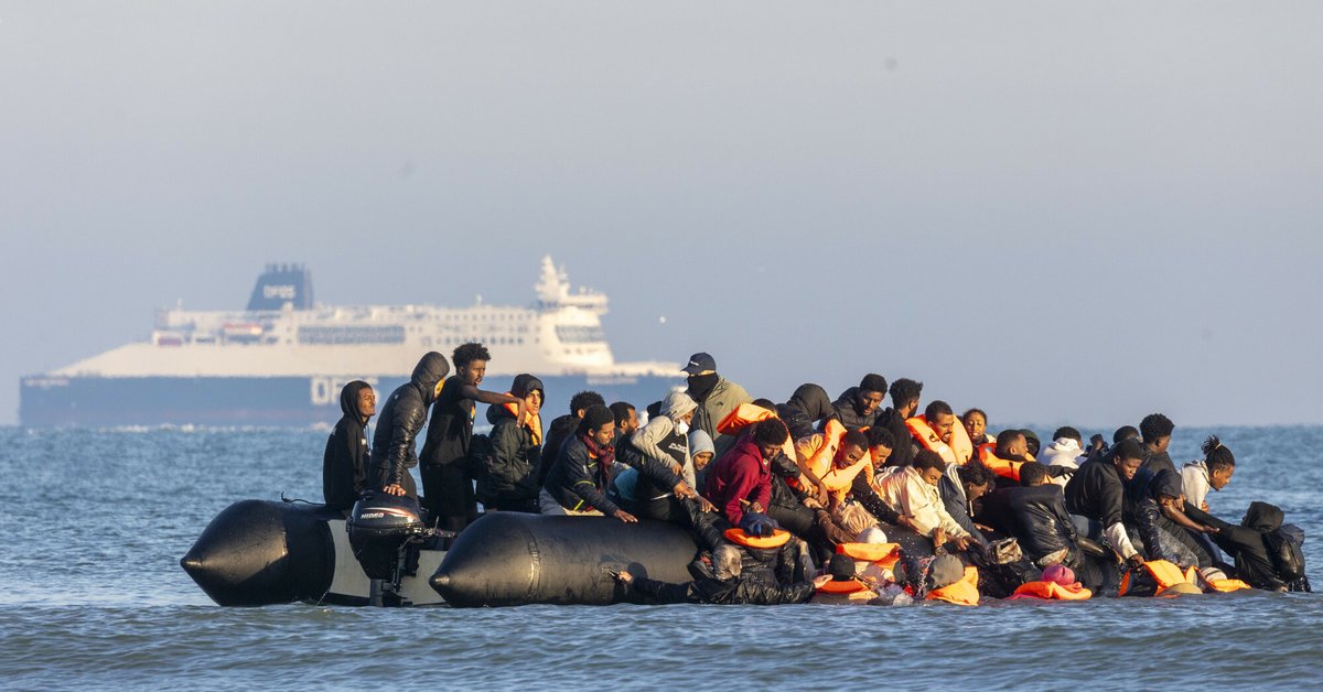 Rekordowa liczba migrantów przepłynęła kanał La Manche. Ujawniono dane