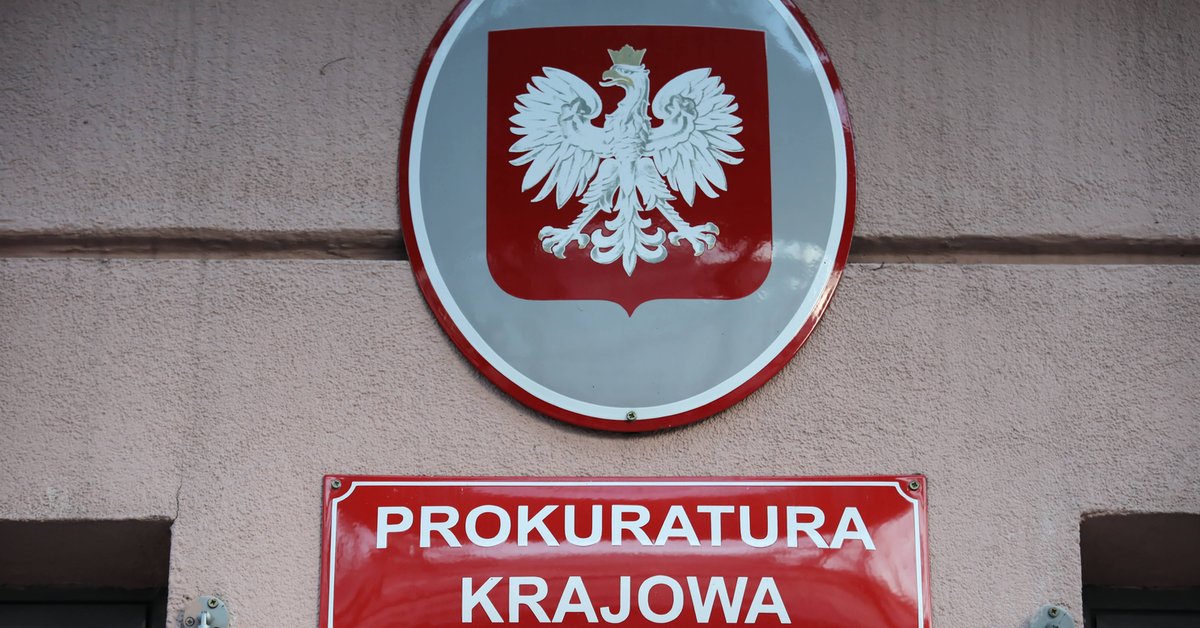 Policyjni kontrterroryści na peronie dworca PKP w Przemyślu podczas powrotu prezydenta RP Andrzeja Dudy z Kijowa.