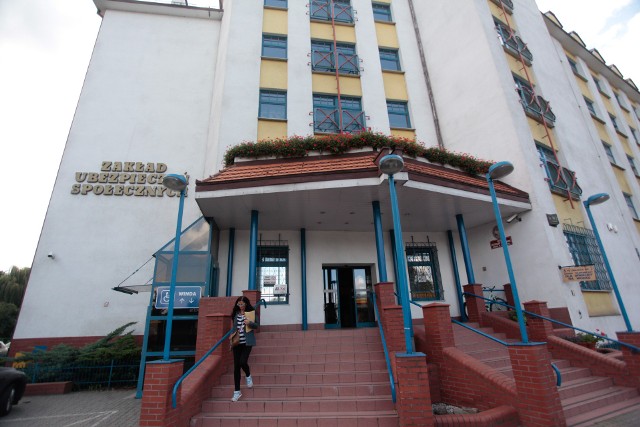 13. emerytura podlega ustawowym potrąceniom o składkę zdrowotną i podatek PIT.