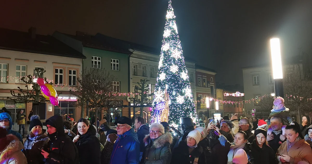 Św. Mikołaj przybył do Chrzanowa. Rozbłysła choinka (WIDEO, ZDJĘCIA)