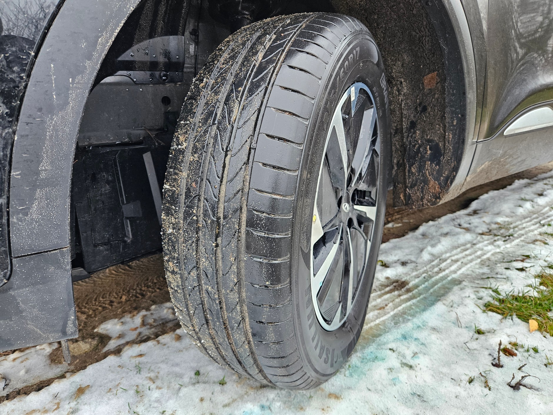 Opony Sailun zamontowane fabrycznie w Chery tylko z nazwy są całoroczne. W europie Sailun sprzedaje zupełnie inny model wielosezonówek. 