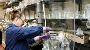 Jak smakuje ciężka woda i czy można ja pić? Naukowcy sprawdzili to za nas