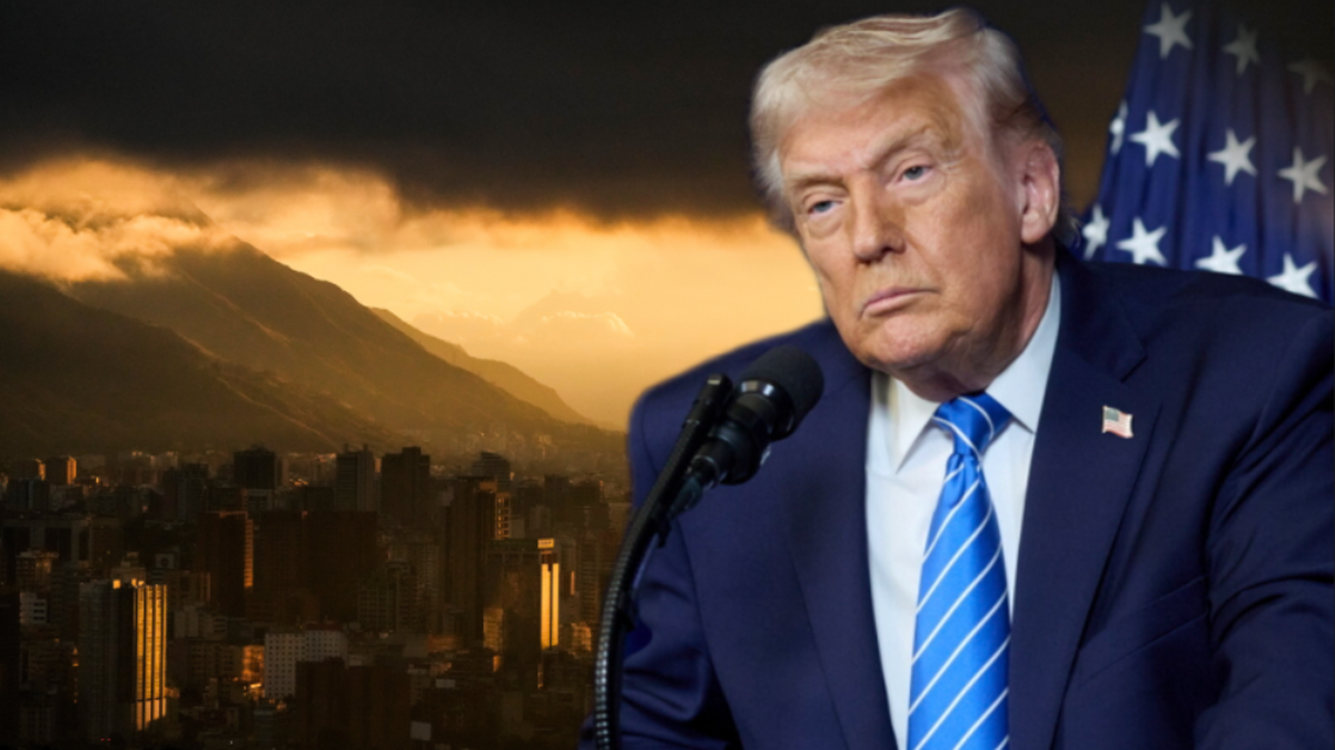 Donald Trump przemawia na tle flagi USA i panoramy miasta z g&oacute;rami w oddali.