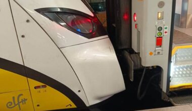 Świąteczny „pocałunek” składów KD i PKP IC we Wrocławiu