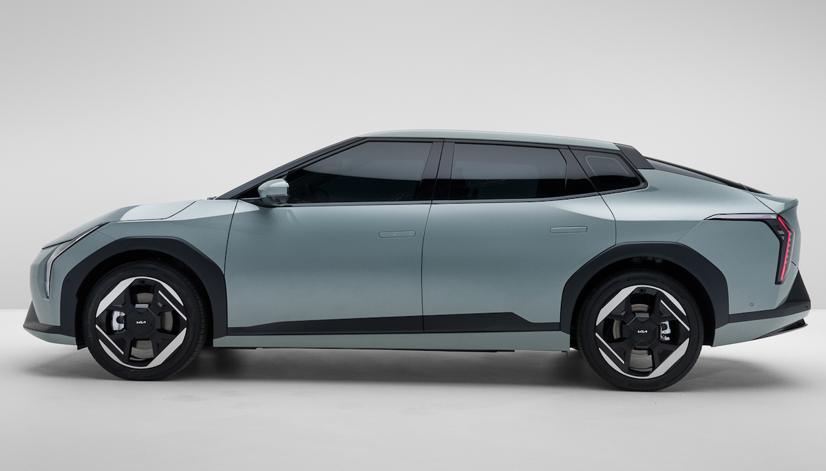 Kia EV4 Fastback - bok, fot. Kia