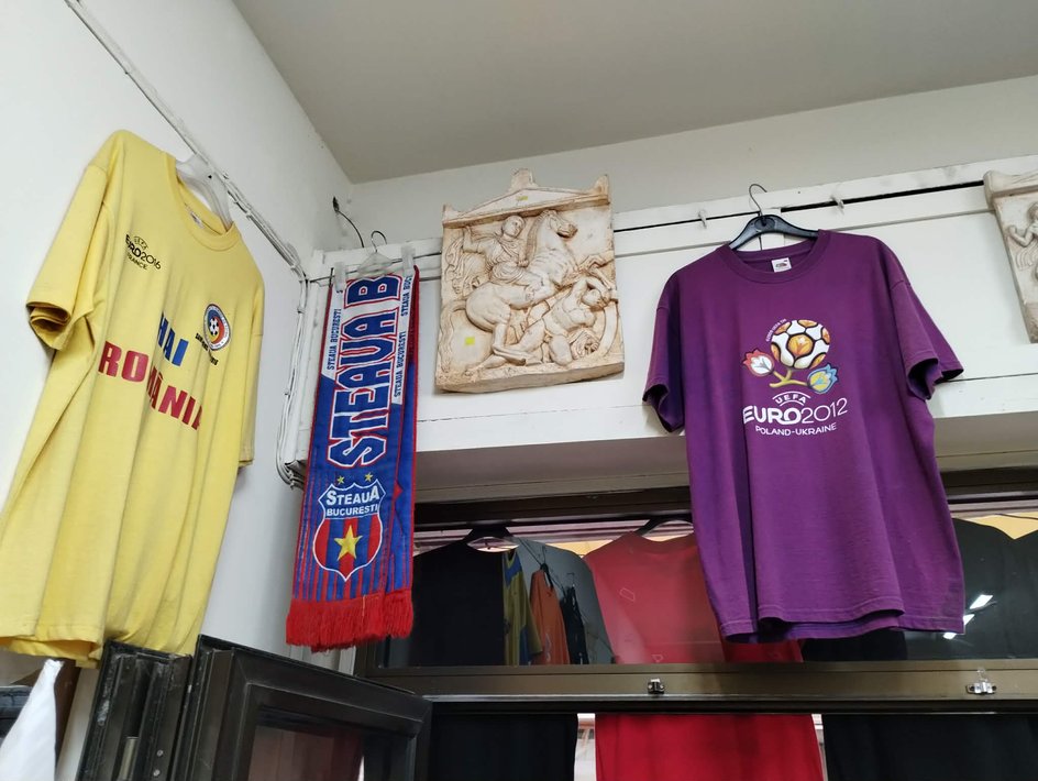 Koszulkę z Euro 2012 spotkaliśmy w sklepie Apostolosa w samym centrum Nikozji