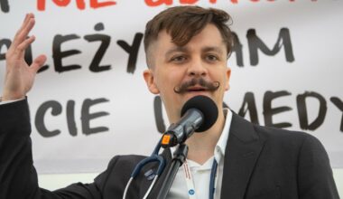 Prezydent i premier ścigają się na medyczne szczyty. "Ochrona zdrowia jest w sytuacji tragiczne"