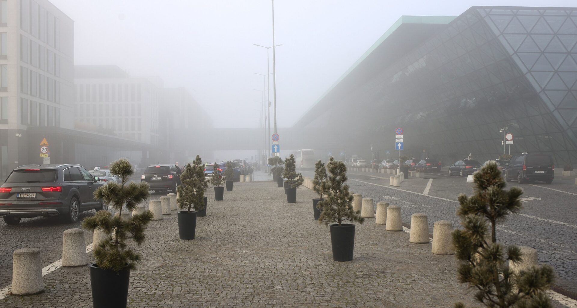 Mgła na lotnisku w Krakowie-Balicach