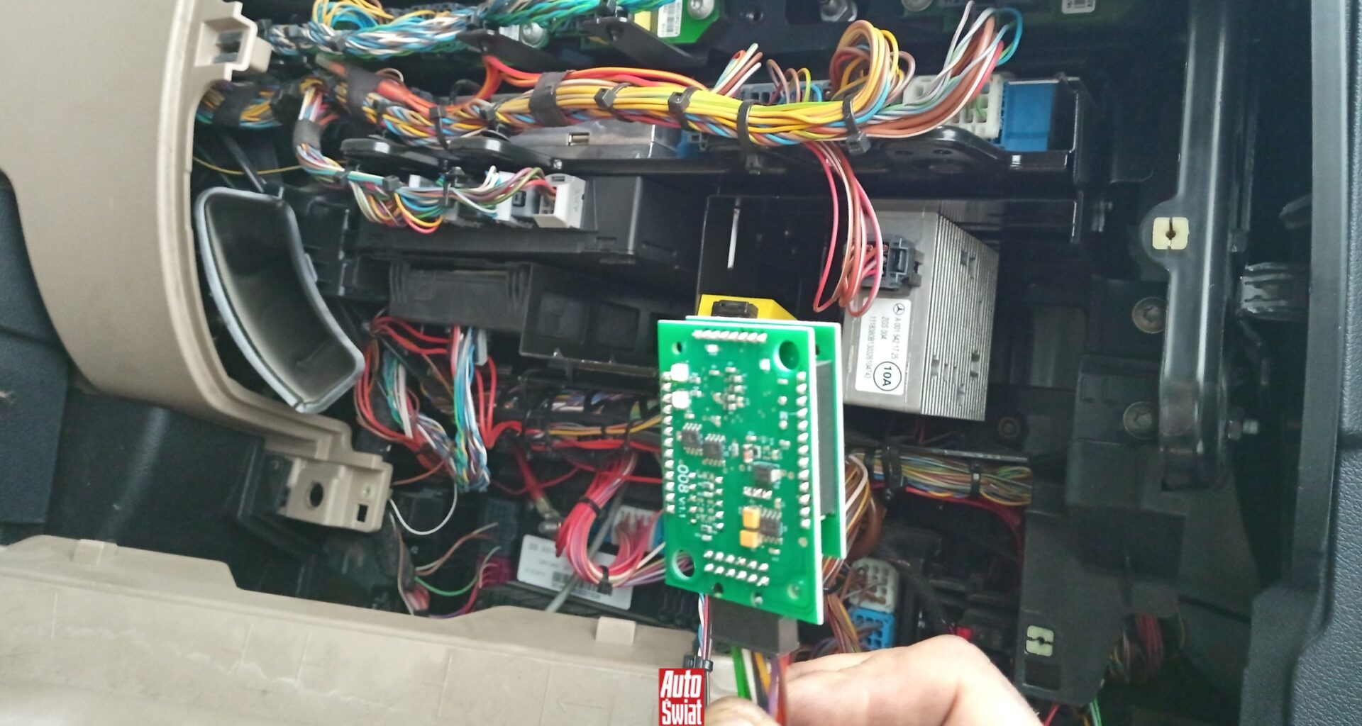 Kary za wyłączenie tachografu w 2026 r. Więzienie za wyłącznik i eskorta policji