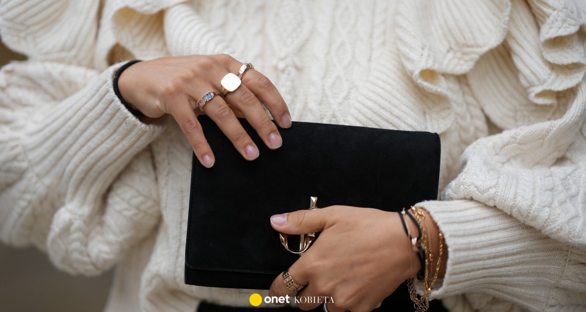 Paznokcie na święta w 2025 r. Najmodniejsze kolory i trendy w manicure