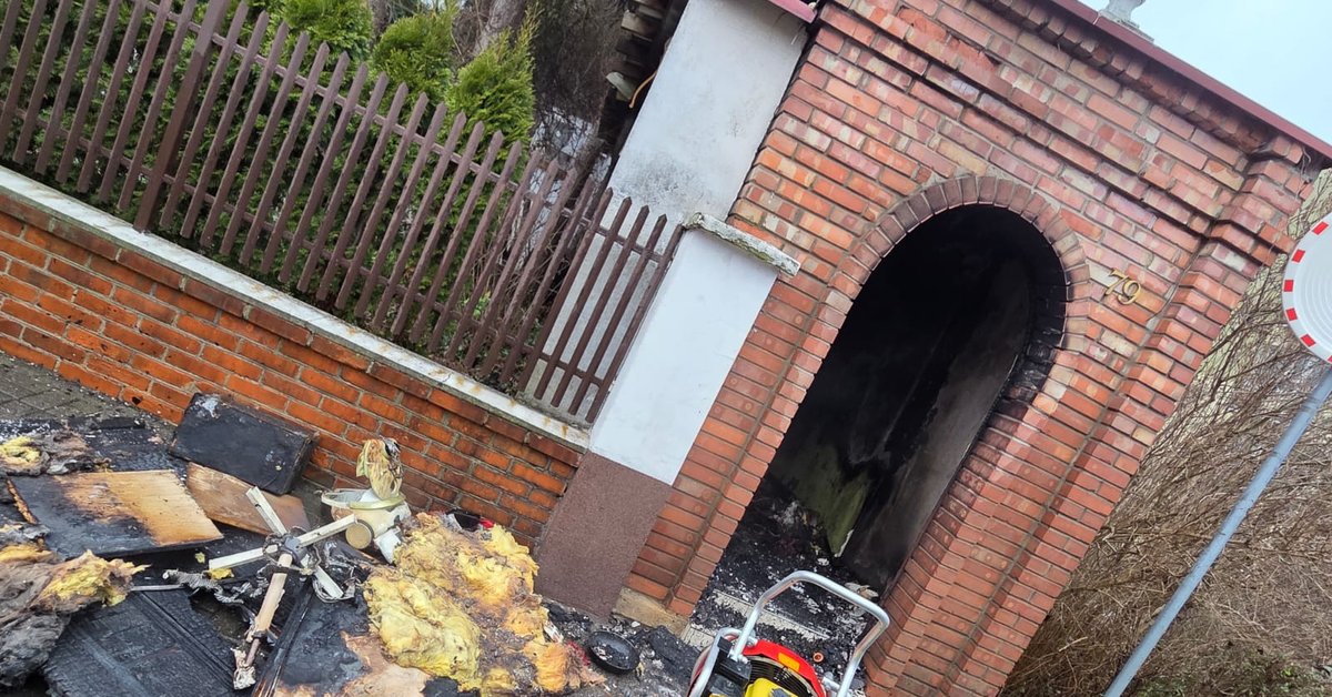 Tragiczny pożar w Kaliszu. Jedna osoba zginęła, druga uciekła z płonącego budynku