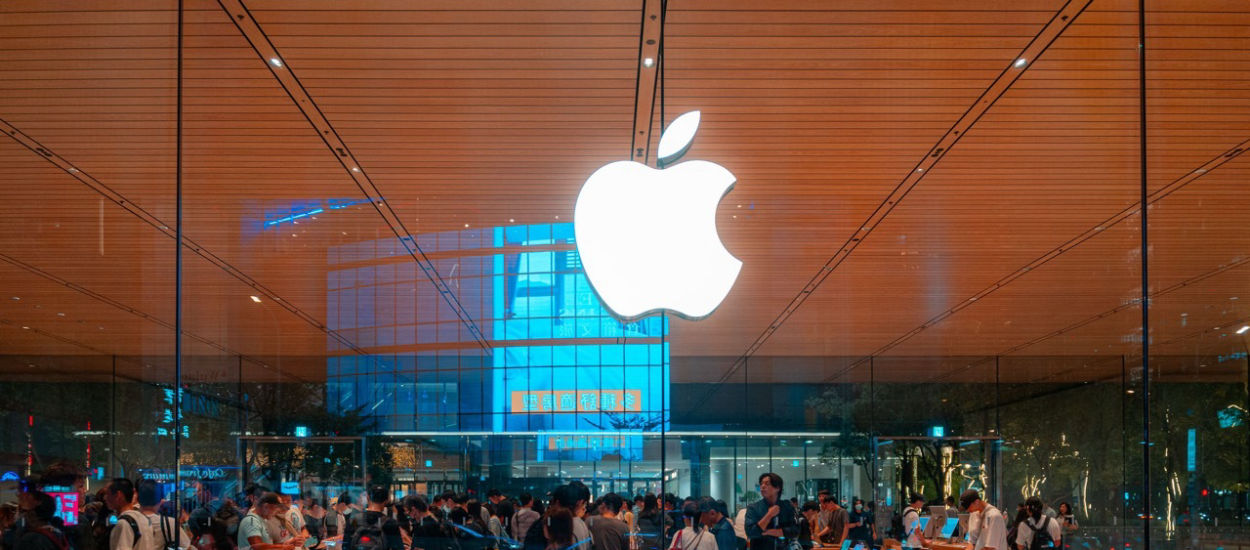 Myślisz, że Apple zaspało ze swoim AI? A może to przemyślana strategia?