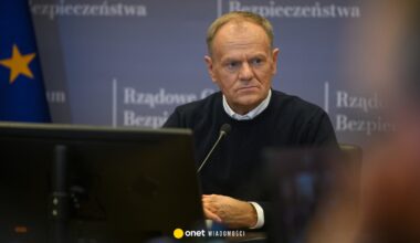 Donald Tusk na posiedzeniu sztabu kryzysowego. "Pogoda wykręciła niezłe numery"