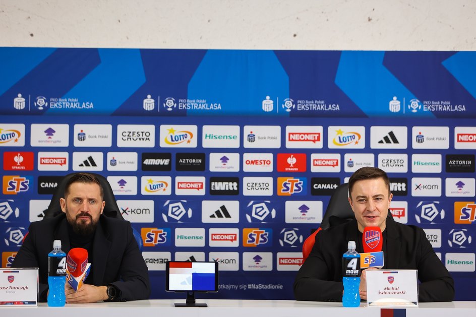 Nowy trener Rakowa Łukasz Tomczyk, właściciel klubu Michał Świerczewski 